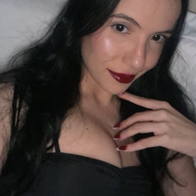 isafsalles's profile picture. pretty and witty