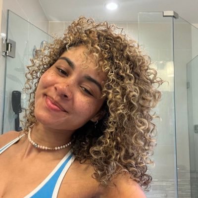 Usmanity_'s profile picture. 