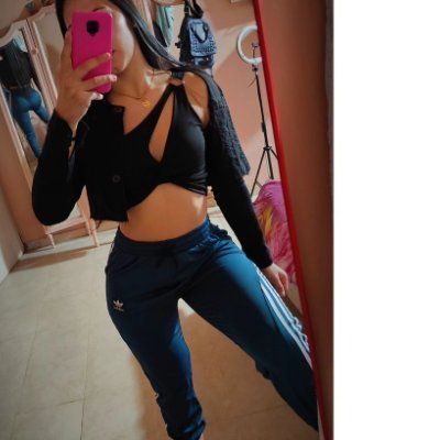 KarisV88's profile picture. Me he portado muy mal, soy una chica demasiado traviesa🥴no me quieres corregir con unas nalgaditas??🥰💦https://t.co/iHEtWKvpfx