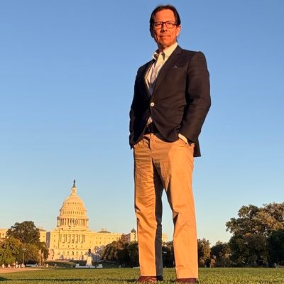 dalmaulaw's profile picture. Uno de ocho mil millones.