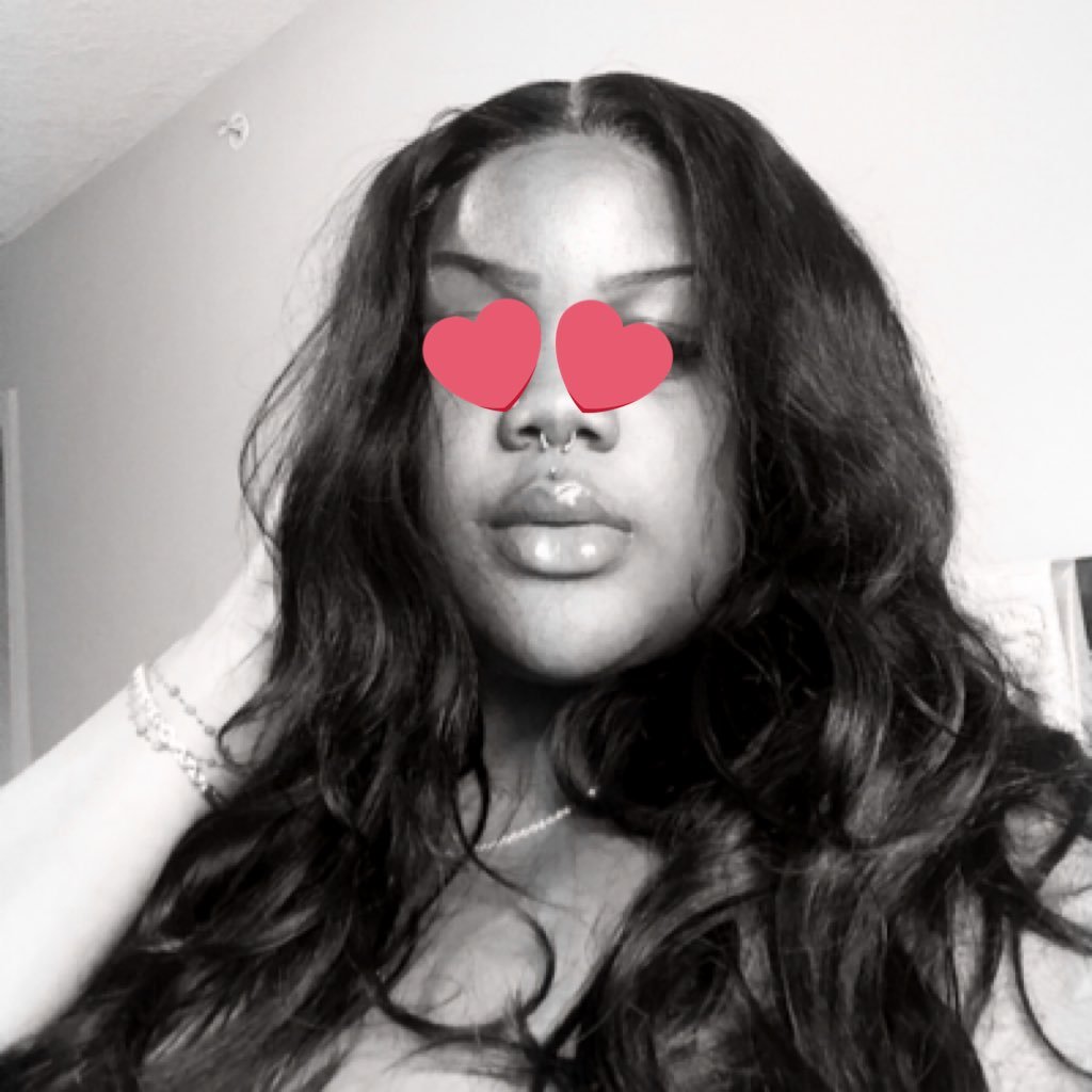 Thatgirlieshaa's profile picture. 