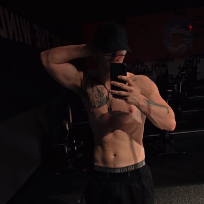 lolKota_'s profile picture. 5 role grandmaster peak
ex clol top 16
nutrition and kinesiology
personal trainer
reptile owner :)🐍🦎
