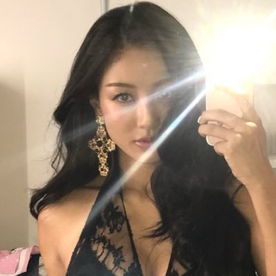 zyoloopsy's profile picture. menina mulher da pele preta