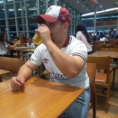 _kochffc96's profile picture. 🇭🇺Haja o que houver, onde quer que eu vá Comigo vou levar as cores que eu herdei Verde, branco e grená @fluminensefc