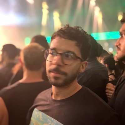 aeromique's profile picture. 8:18 | surrender to the grind | opinions are my own