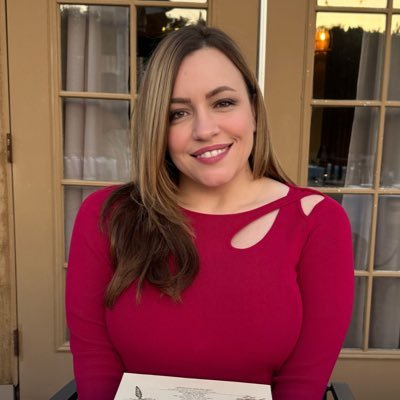 cocomahtin's profile picture. Writer. Independent. People over politics + party. Linguistics, Tudors, religion, Shakespeare + Brit Lit. I like books, birds, beagles, black holes, baseball.