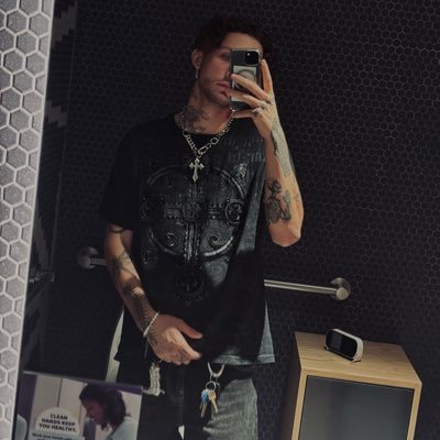 thedirtybender's profile picture. 