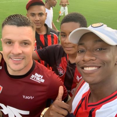 robertdannie1's profile picture. as vezes escapa um pensamento, por favor nao leve a serio @ecvitoria