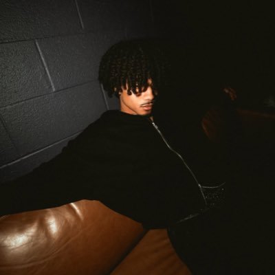 fvckmari_'s profile picture. CHILLING WITH MY FEET UP HEARD SHE WANNA KICK IT COME HERE MRS FIFA