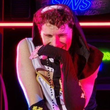 lezinof's profile picture. i'm kind of like if dan howell was a hot and sexy dyke