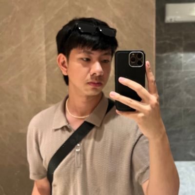 jes_222's profile picture. 