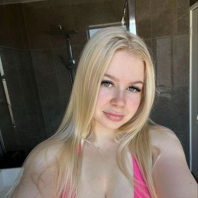 lillylobby0090's profile picture. 