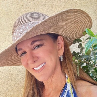 jeannepetersonn's profile picture. Crypto Expert & Manager| Professional Trader| World Traveler| Writing daily insight on Personal Growth| Investor who's Specialized in - NFT-Crypto-Stock