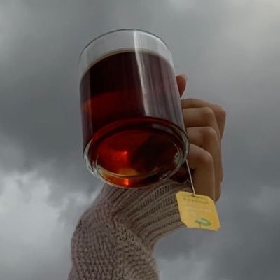 mcv1r's profile picture. "حدثني حدسي أن هناك ربيعًا سينبُت في صدري، وأني امرأة ذات حظٍ عظيم." 🩵🩵✨.