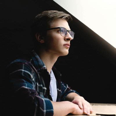 b_claudio25578's profile picture. I constantly see experts using vague phrases like “Digital Marketing Expert” to describe what they do.