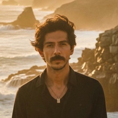 sinanguney0's profile picture. benden alabilecekleri herşeyi aldılar geriye koskocaman bir mutsuzluk kaldı