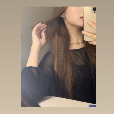 em__mahi's profile picture. ❤️وَتُعِزُّ مَنْ تَشَاءُ وَتُذِلُّ مَنْ تَشَاءُ