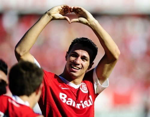 Maquina de gols, bicicleta, lambreta, tem duas rodas o Damigol faz. @leandrodamiaoo