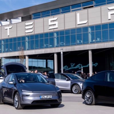 teslaceo7366's profile picture. to make the world expose ,🌎🌏 Tesla shareholders, the owners of our company, will be receiving your orders,🔌please make us your car plug 📩📤