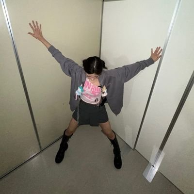 TBG2512's profile picture. MIDZY 

맴