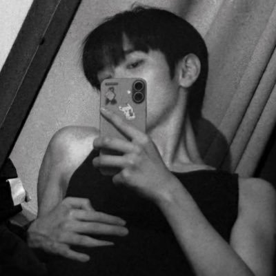 j00ngieland's profile picture. step into my office