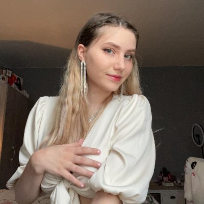 Selina1235113's profile picture. 