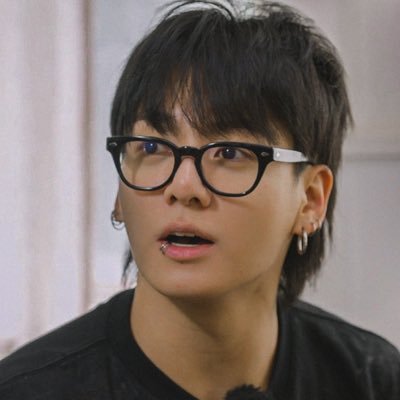 crissy4_7's profile picture. 아미 💜 7 days a week