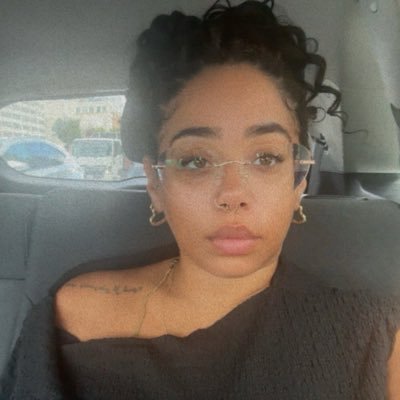 Dimeloo_Mami's profile picture. dominicana&boricua&hungarian . trying to get centered and shit . florida international university alumna . tadow ✨