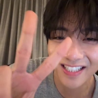 taeiluvkth's profile picture. 