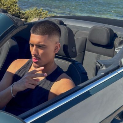 __abzzzzz's profile picture. 