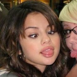 selenatoxica's profile picture. sg • mj • rbd • jb • friends • hsm • disney • horror movies
