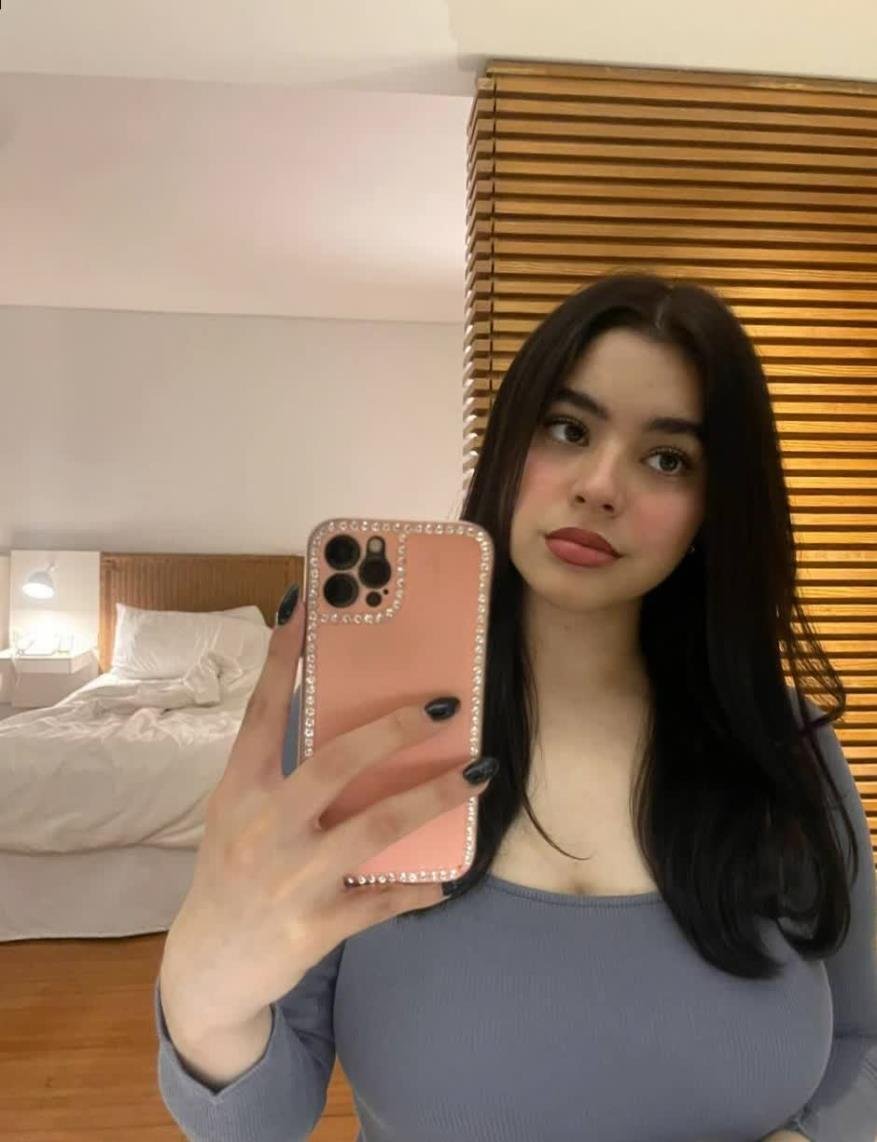 mayavfqb's profile picture. 21 🩷 this is just a 2nd page 💕