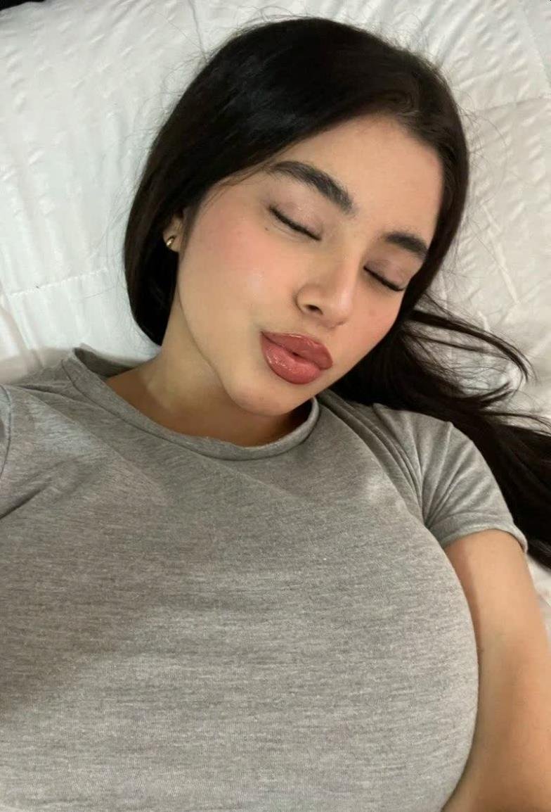 mayalclg's profile picture. 21 🙈 only active here ✌️