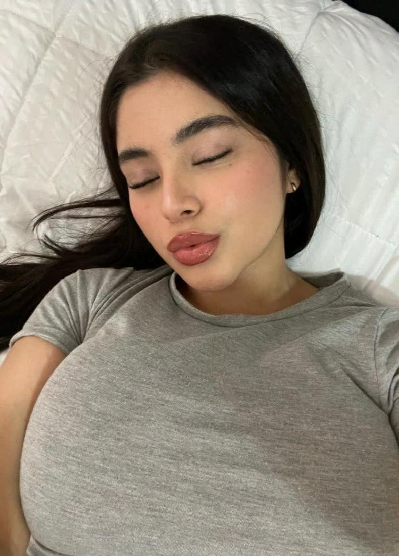 mollyyahhr's profile picture. 21 💕 not my main, just a fun extra 🤍