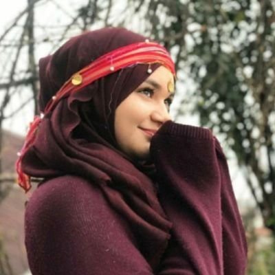 aysegulasya11's profile picture. 달꽃