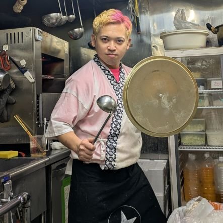 bungosyouten's profile picture. いらっしゃい！
新宿歌舞伎町を中心に朝までやってる海鮮居酒屋のやかましい顔代表ことツッチーです！！
いつもどこかしらの店舗にいるから遊びきてくださいな！！！！！！