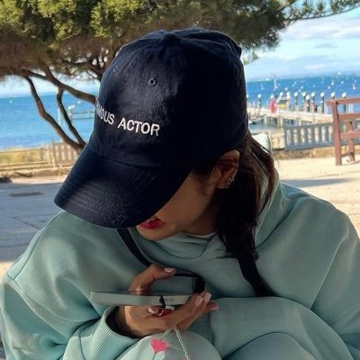 vantelalisa_'s profile picture. everythingoes 🌱 she/her 🏳️‍🌈