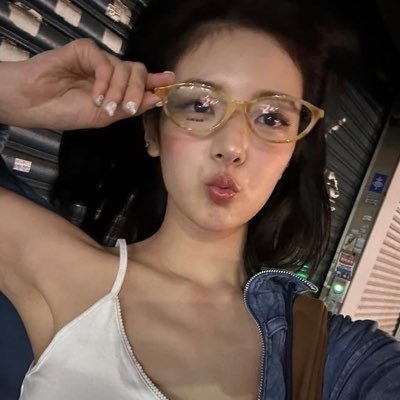 itz_astraea's profile picture. love yourself