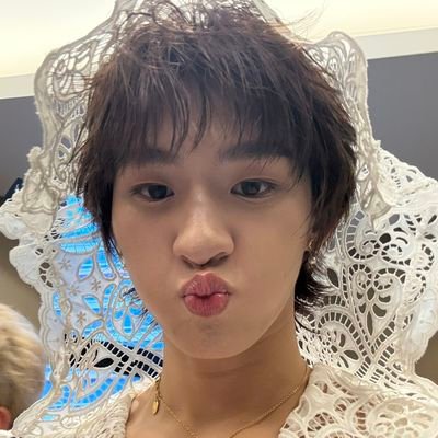 kkongjiro's profile picture. sunshine wrapped in strawberry sweetness. — 𝗸𝗼𝗻𝗴𝗽𝗼𝗯 𝗷𝗶𝗿𝗼𝗷𝗺𝗼𝗻𝘁𝗿𝗶, 2003.