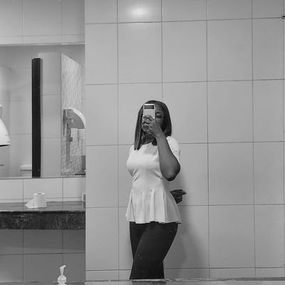Omodesola_am's profile picture. Walkin'