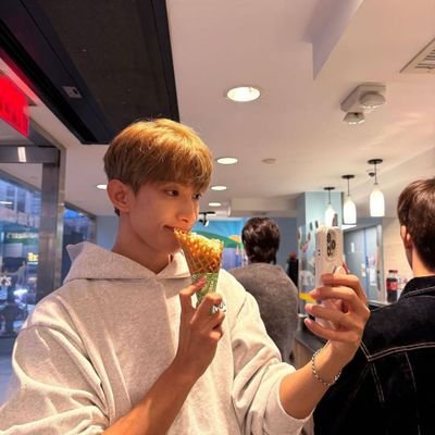 Rotipnggng's profile picture. saluteee