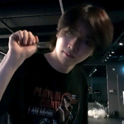 exglicosungchan's profile picture. (@youngseoxtist) @hellobxningning