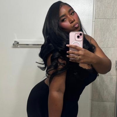 ImanyMarie's profile picture. i’m just a girl                                           ⭐️⭐️⭐️⭐️⭐️
