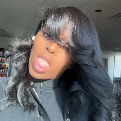 _HollyHefner's profile picture. Be yourself, nobody else is doing it.