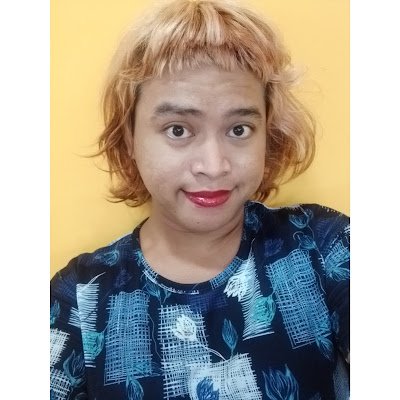 renatajaksel's profile picture. 