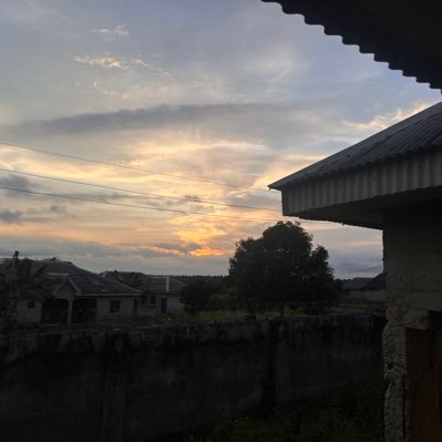 Ayokunlr's profile picture. Just here ////// Man United fan ❤️