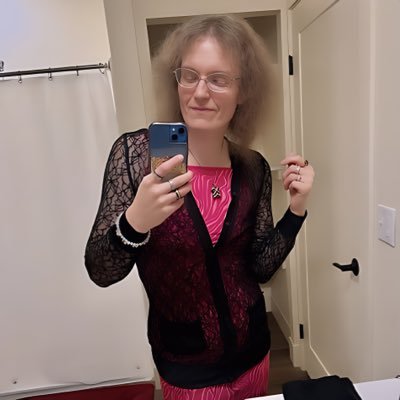 @RoseKnapp_