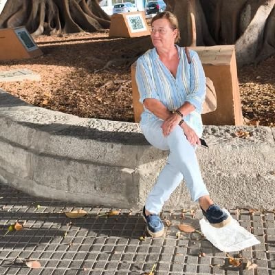 lolaliando's profile picture. sin miedo,sin https://t.co/aTzUSdKryB la libertad,carajo😊💪🇪🇦.