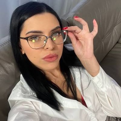 QueenKira715647's profile picture.