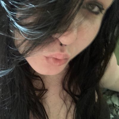 sweetsellerq's profile picture. I'm available for legit meet up both in and out calls, Dm for FaceTime session/Sextap/Dropbox/Custom vids&pics/ ask for my menu serious buyer only should DM 🔥